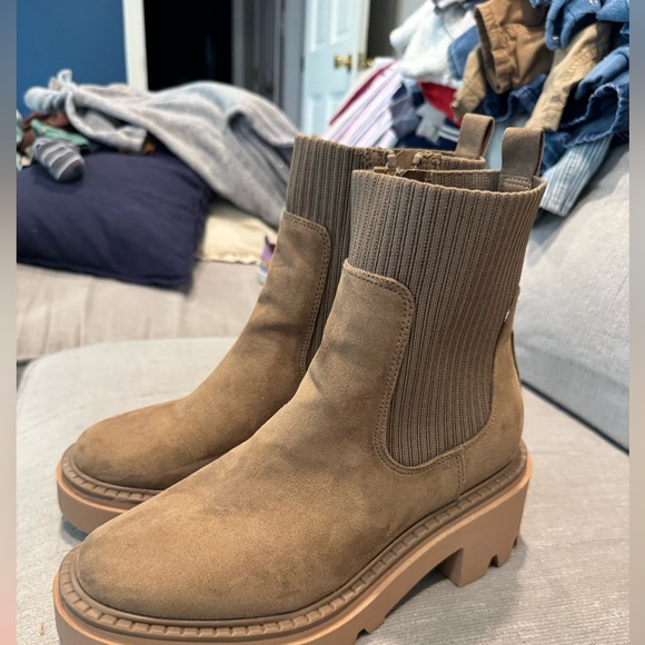 Shoes - Women’s Chunky Chelsea Ankle Boots in Brown